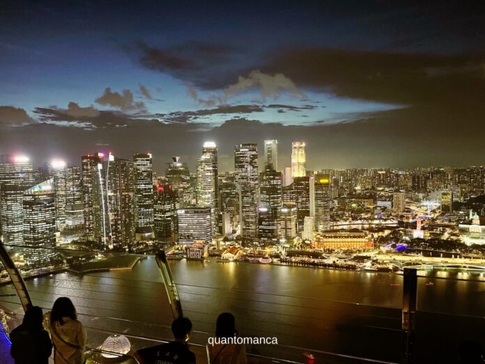 singapore vista citta le luci dei grattacieli di singapore visti di notte